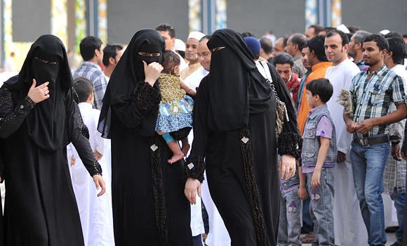 Expat wives work to make ends meet