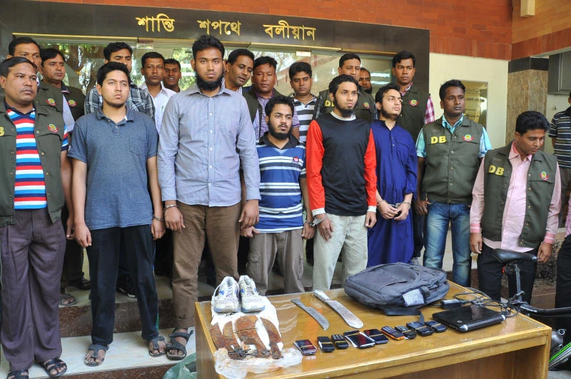 Bangladeshi students held for murder of blogger