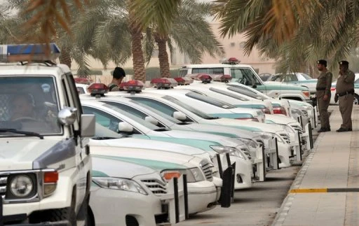 Paid agents help illegal workers avoid inspectors