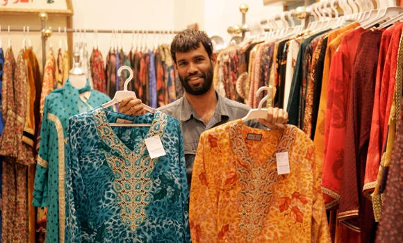 Traders want feminization of abaya shops delayed