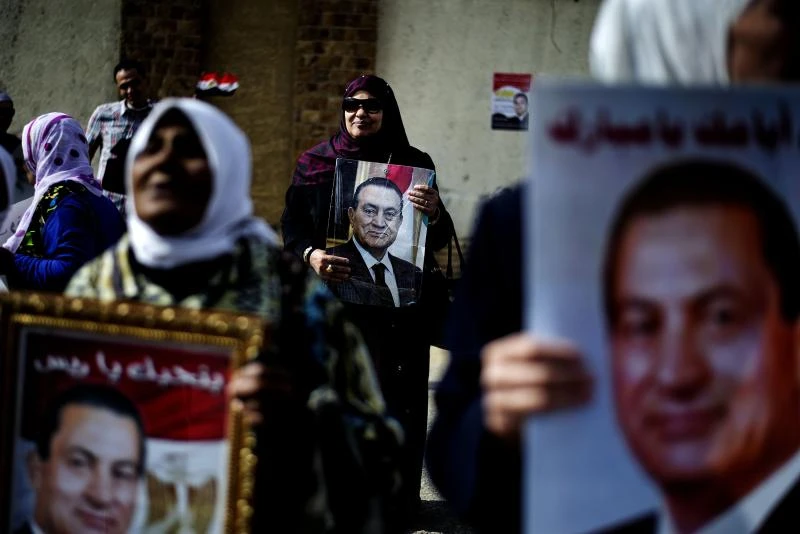 Retrial of Egypt’s Mubarak collapses in chaos