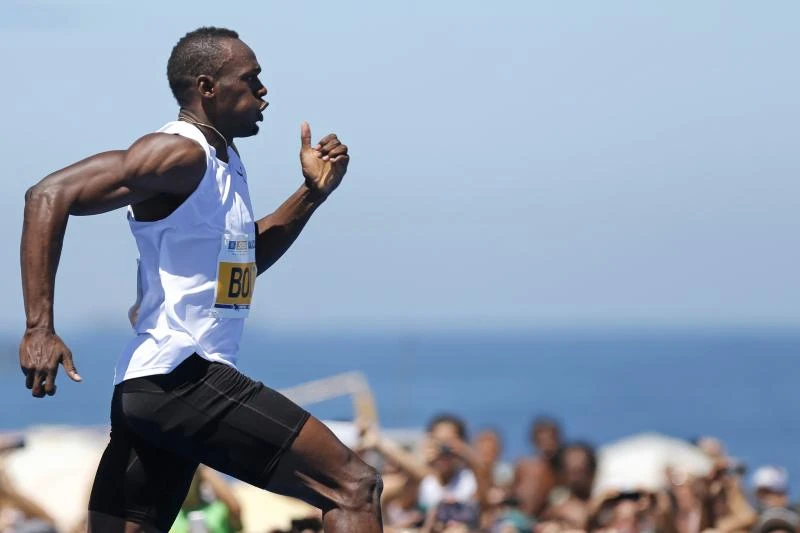Bolt coasts to 150m victory in Rio