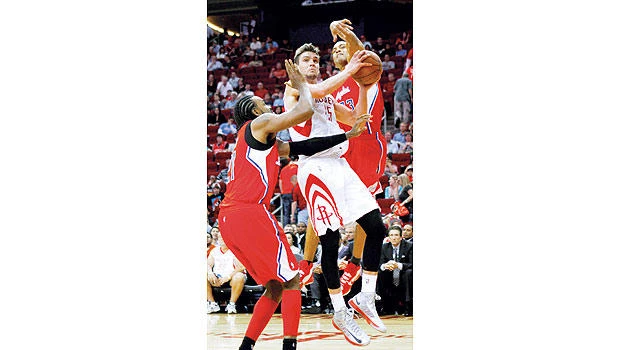 Lin helps fuel Rockets’ key triumph over Clippers