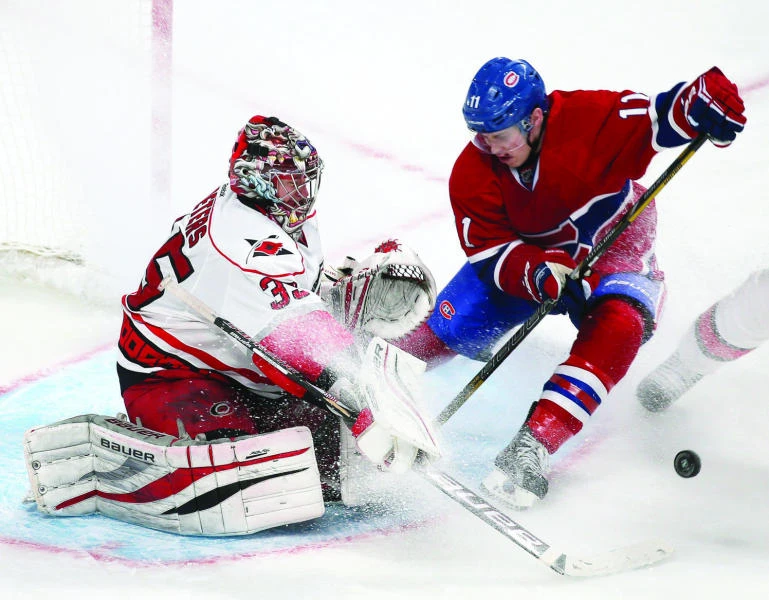 Rozsival, Toews hit shootout goals in Chicago win