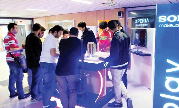 Saudi students amazed byfeatures of Sony Xperia range