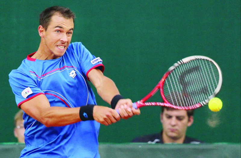 Rosol propels Czech Republic into Davis Cup semis