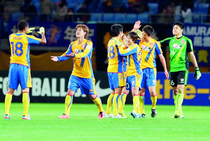 Sendai, Buriram stay alive with upset wins