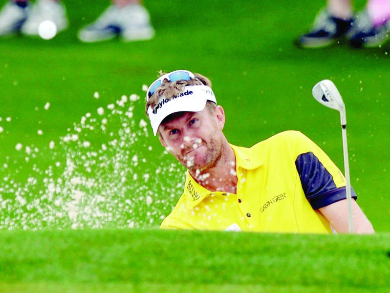 Lynn leads at Augusta, Woods off to strong start