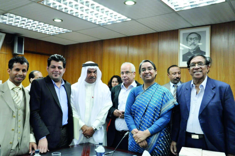 Dhaka issues smart cards for workers in Kingdom