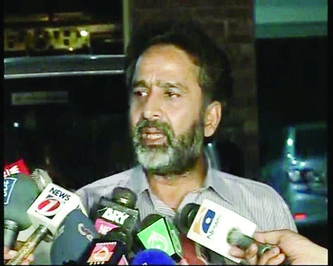 Pakistan umpires banned on corruption charges