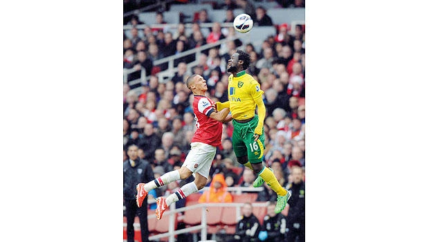Late salvo sends Arsenal to third