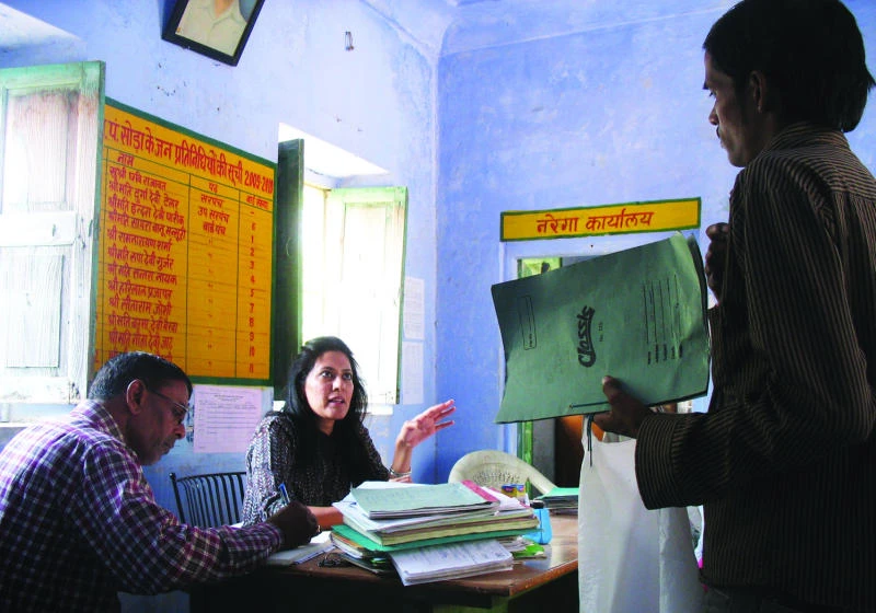 Indian woman ditches corporate world for dirt-poor village
