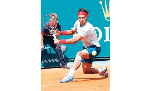 Nadal into quarters, Murray thrashed