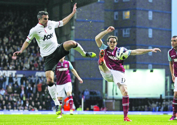 United closes in with West Ham draw; City, Chelsea win