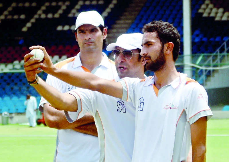 Wasim urges Pakistani bowlers to be aggressive