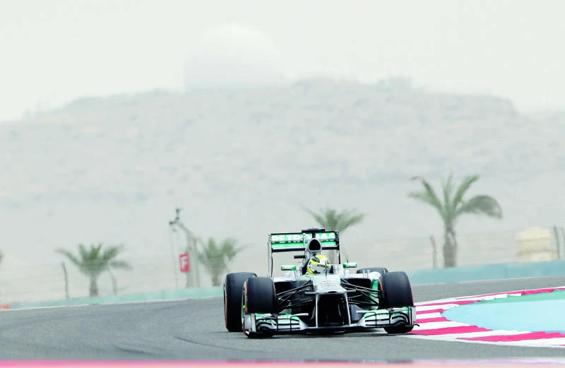 Rosberg edges Vettel for Bahrain pole