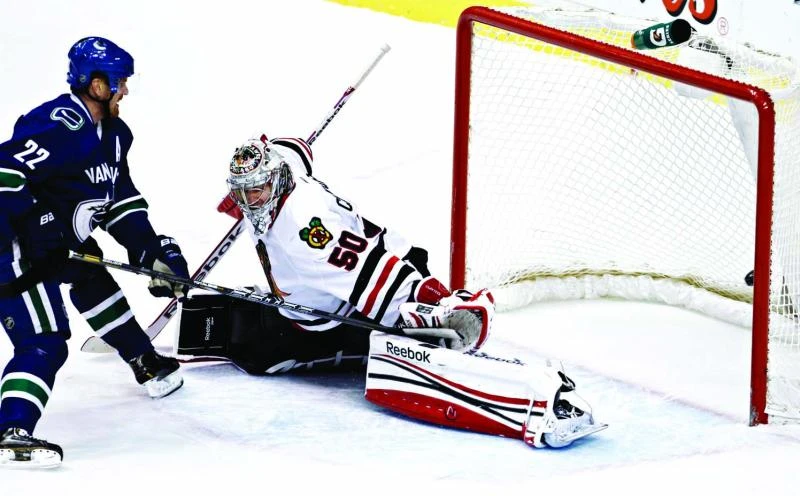 Canucks down Blackhawks to claim Northwest title