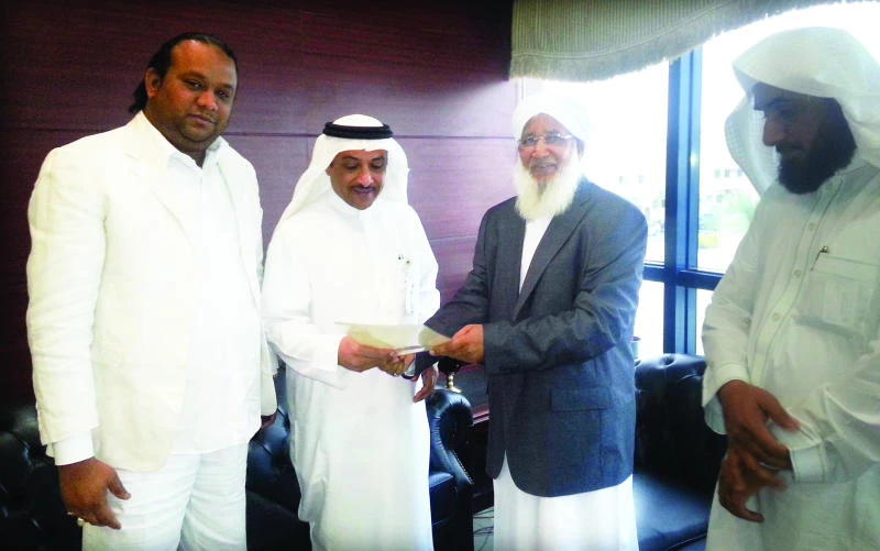 Prominent scholar takes up worker issues with minister