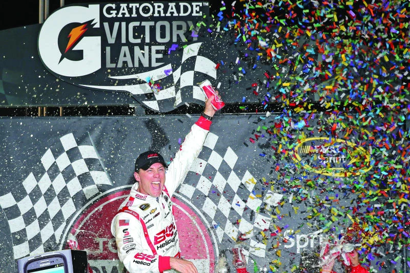 Harvick claims Richmond after 2-lap overtime sprint