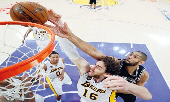 Spurs, Heat sweep into next round