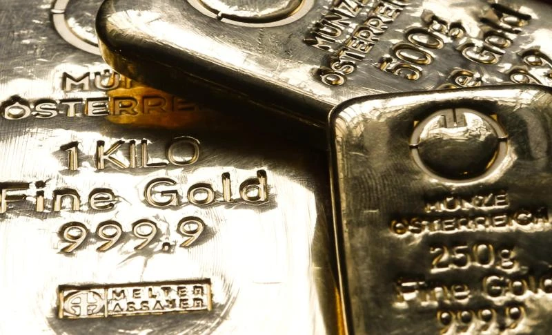 Swiss central bank keeps some gold in UK, Canada