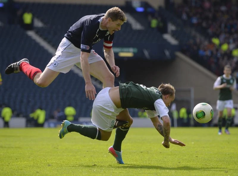 Griffiths fires Hibs into Scottish Cup final
