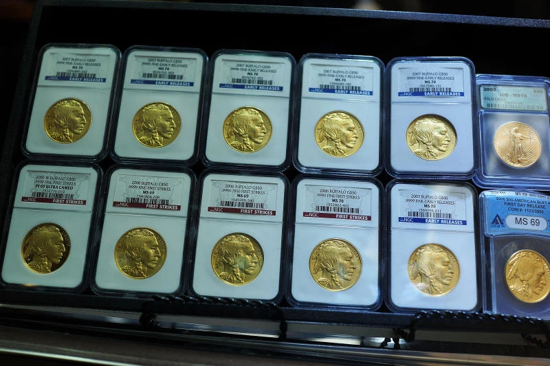 Gold miners face new challenge in plummeting gold price