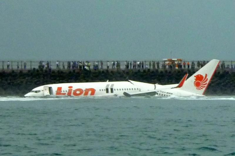 Passenger plane misses Bali runway and lands in sea
