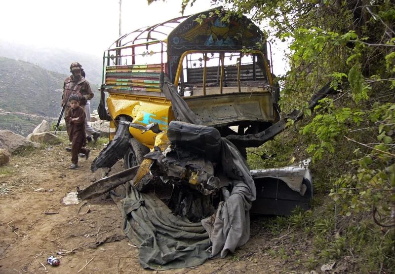 Pakistani Taleban target secular party, kill 1