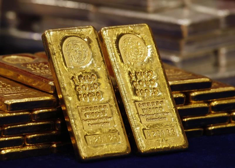 Gold plunges to $1,500, lowest since 2011