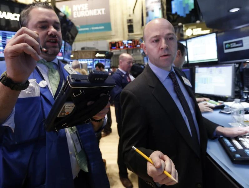 Wall Street rises after BOJ move, but US jobs data a drag