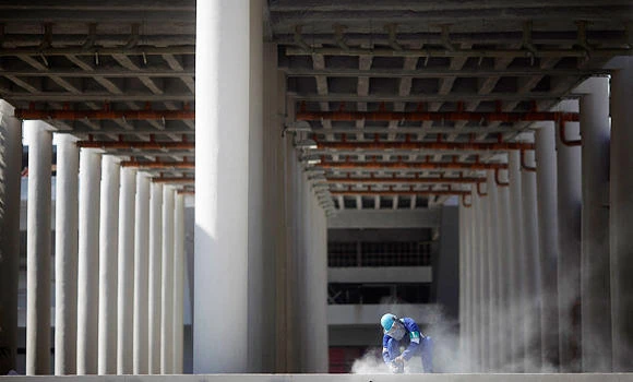 Maracana re-opens but still not finished