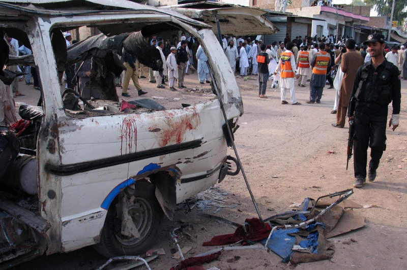 9 killed in northwest Pakistan bus blast
