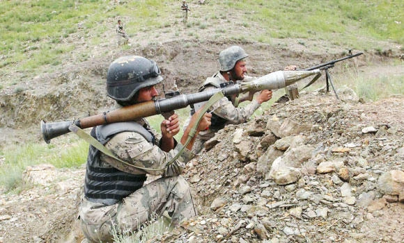 Afghan Taleban capture foreigners from helicopter