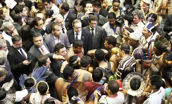 Brazilian Indians protest proposed amendment