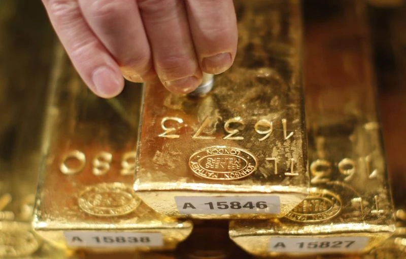 Gold plunges to lowest in more than two years