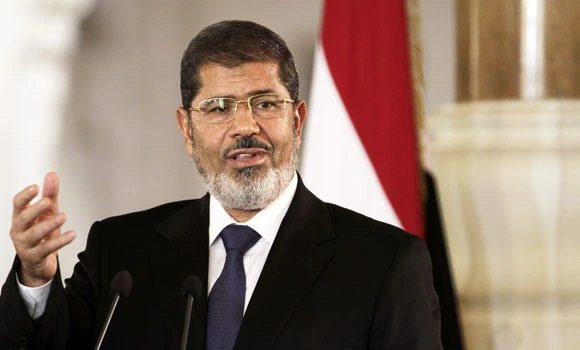 Mursi seeks compromise on judges