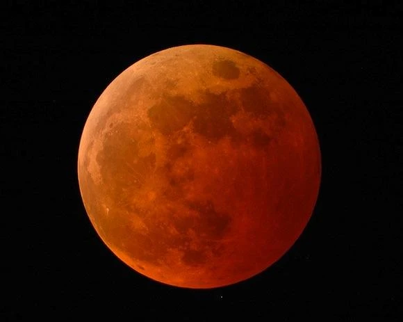 Eclipse prayers performed throughout Saudi last night
