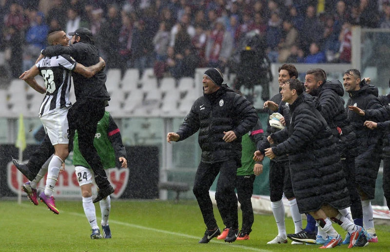 Late goals put Juventus on track