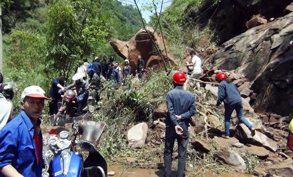 Strong quake jolts China’s Sichuan, killing 156