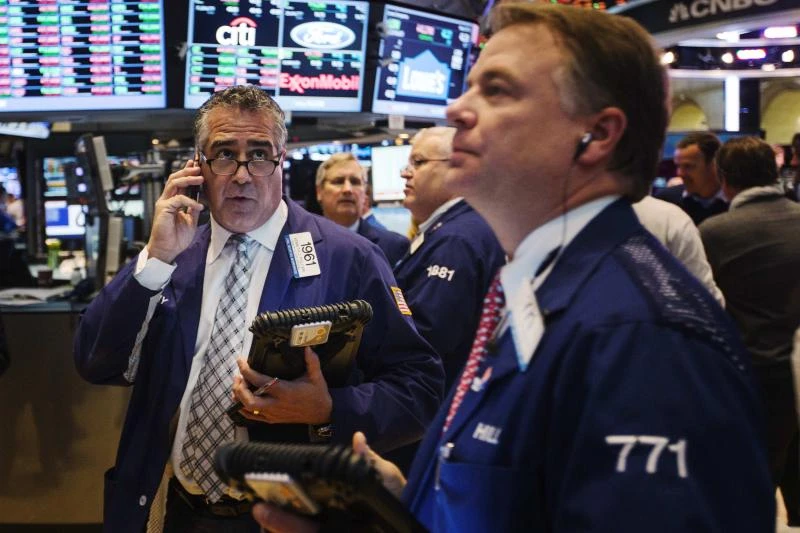 Bloomberg bars reporters from client activity