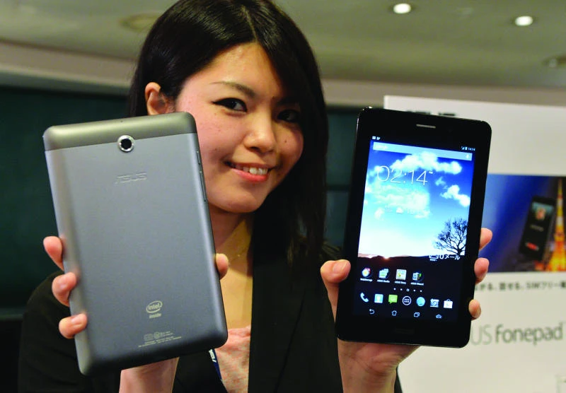 Tablet sales surge as consumers shun PCs