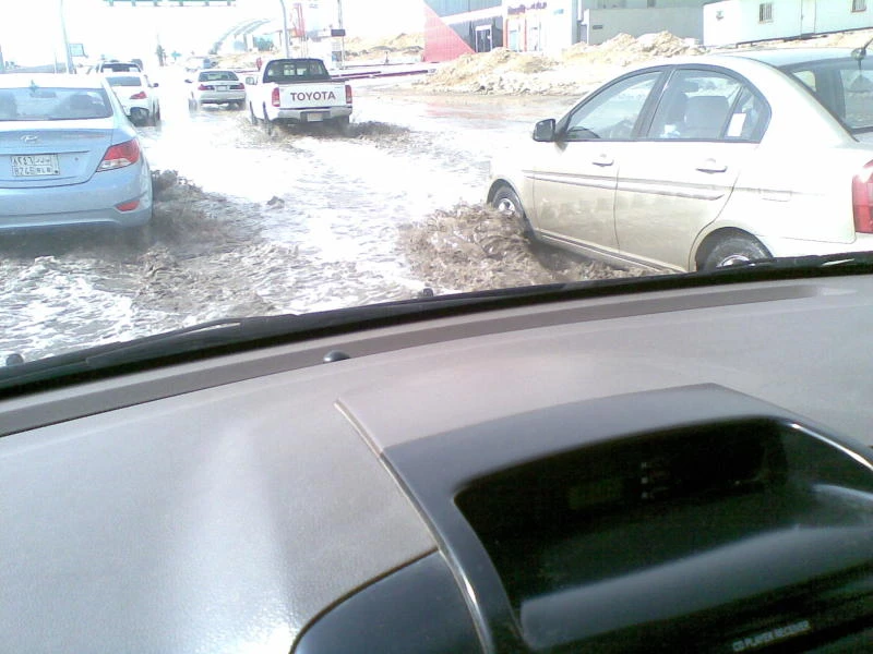 Heavy rains plunge Riyadh into darkness