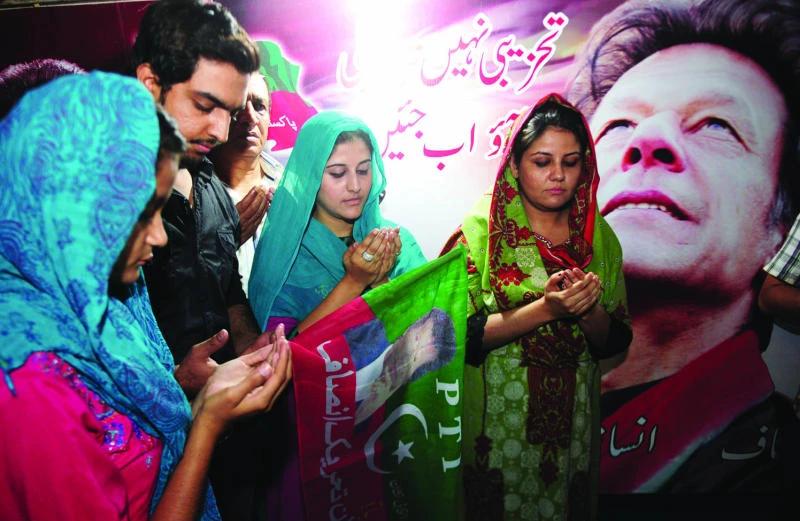 Thousands gather for final Imran rally in Pakistan