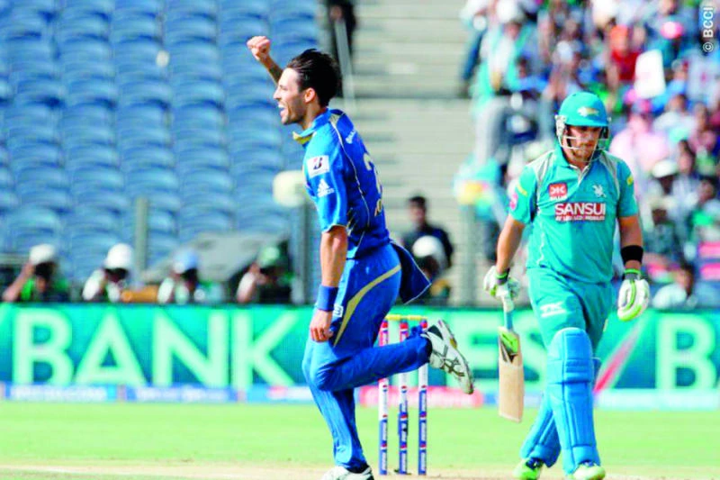 Mumbai Indians whip Pune Warriors
