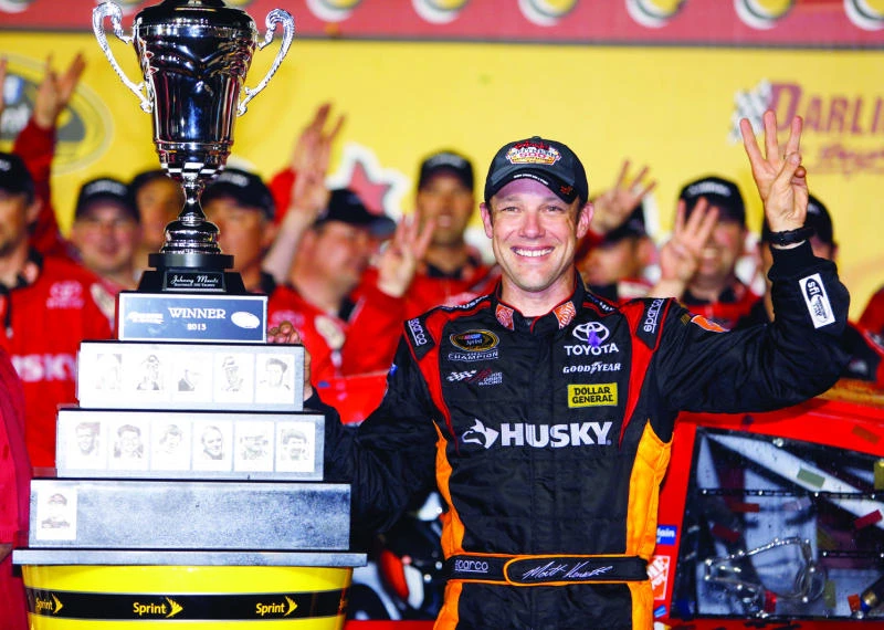 Kenseth passes Busch for 1st Darlington victory