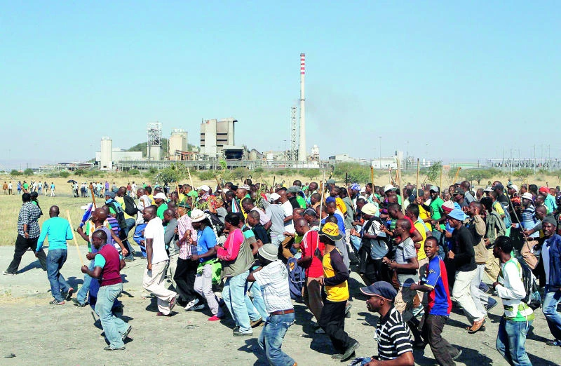 Thousands down tools at S. Africa mine