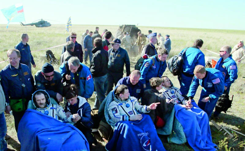 Three-man space crew returns safely to Earth