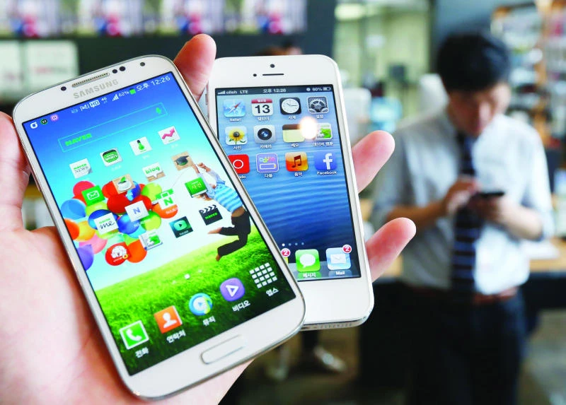 A stretched Samsung chases rival Apple’s suppliers
