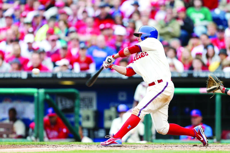 Galvis, Kratz rally Phillies past Reds